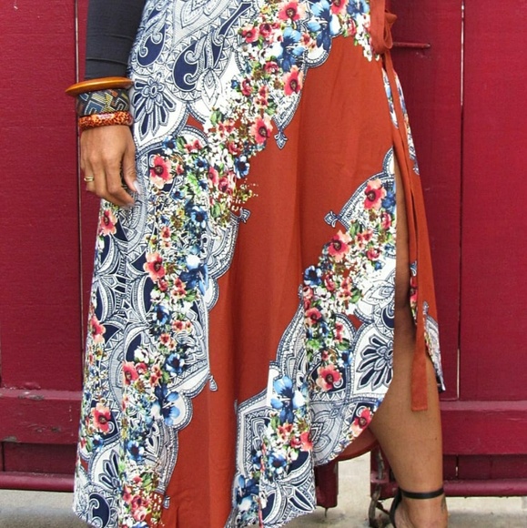 ❤Rust wrap skirt w/ Paisley print❤ - Picture 2 of 3